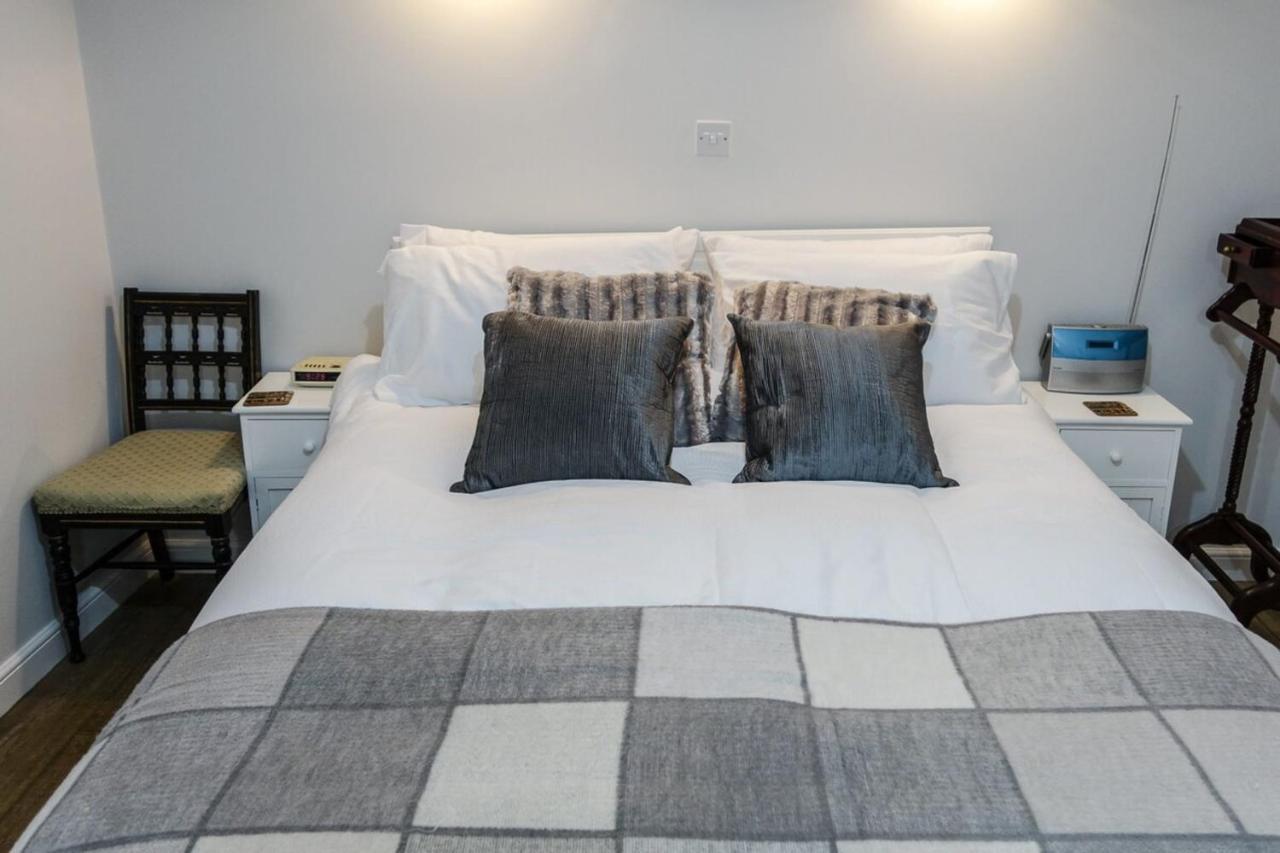 Quiet Ground Floor Mews Flat And Parking Apartment เอดินบะระ ภายนอก รูปภาพ