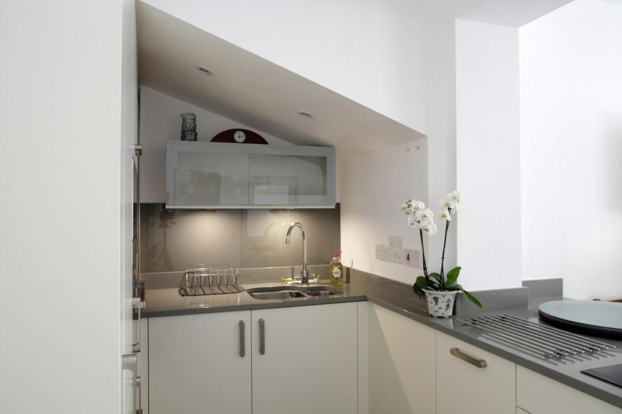 Quiet Ground Floor Mews Flat And Parking Apartment เอดินบะระ ภายนอก รูปภาพ