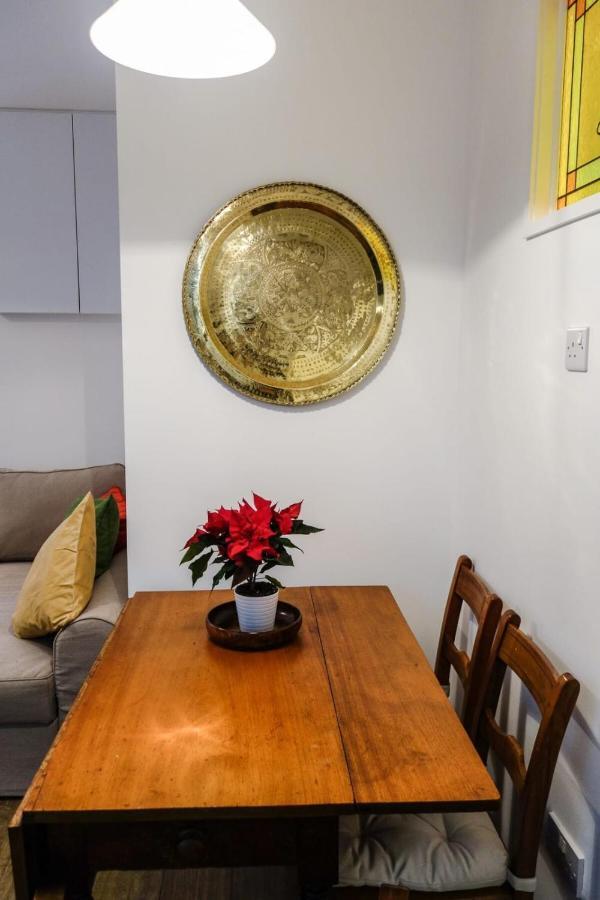 Quiet Ground Floor Mews Flat And Parking Apartment เอดินบะระ ภายนอก รูปภาพ
