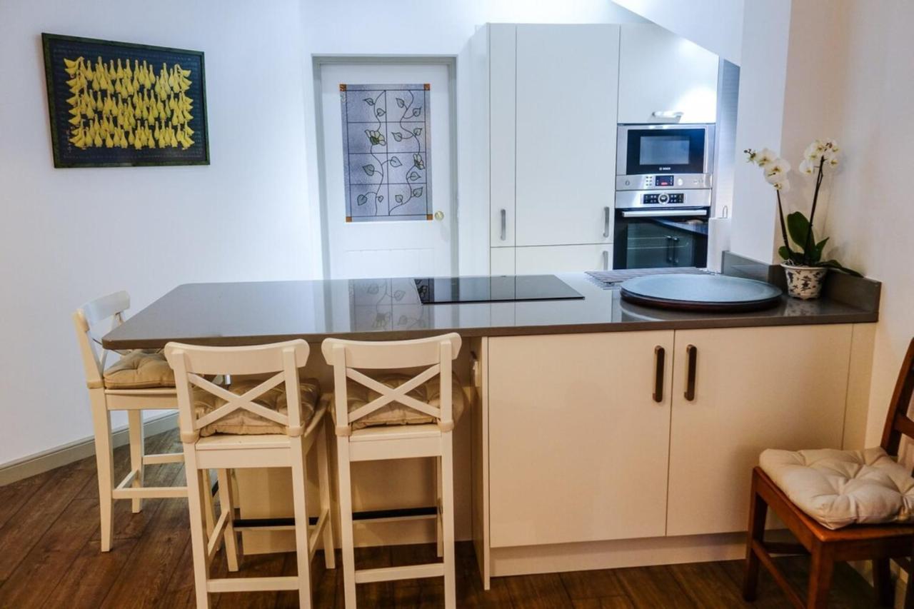Quiet Ground Floor Mews Flat And Parking Apartment เอดินบะระ ภายนอก รูปภาพ
