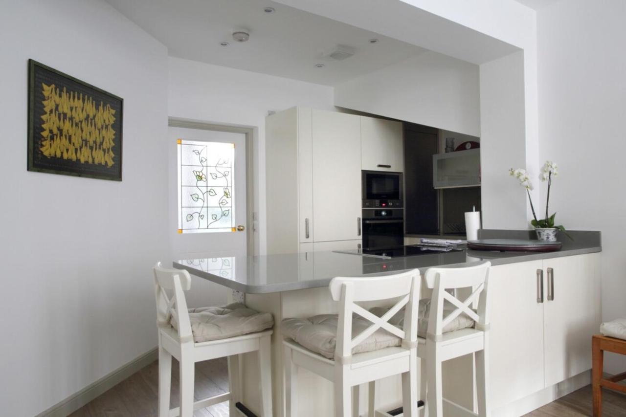 Quiet Ground Floor Mews Flat And Parking Apartment เอดินบะระ ภายนอก รูปภาพ