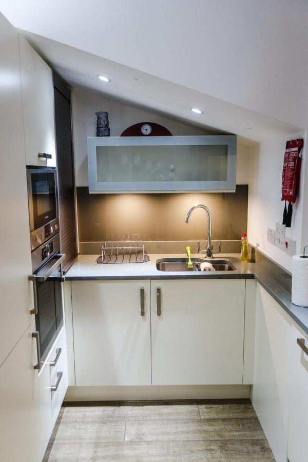 Quiet Ground Floor Mews Flat And Parking Apartment เอดินบะระ ภายนอก รูปภาพ