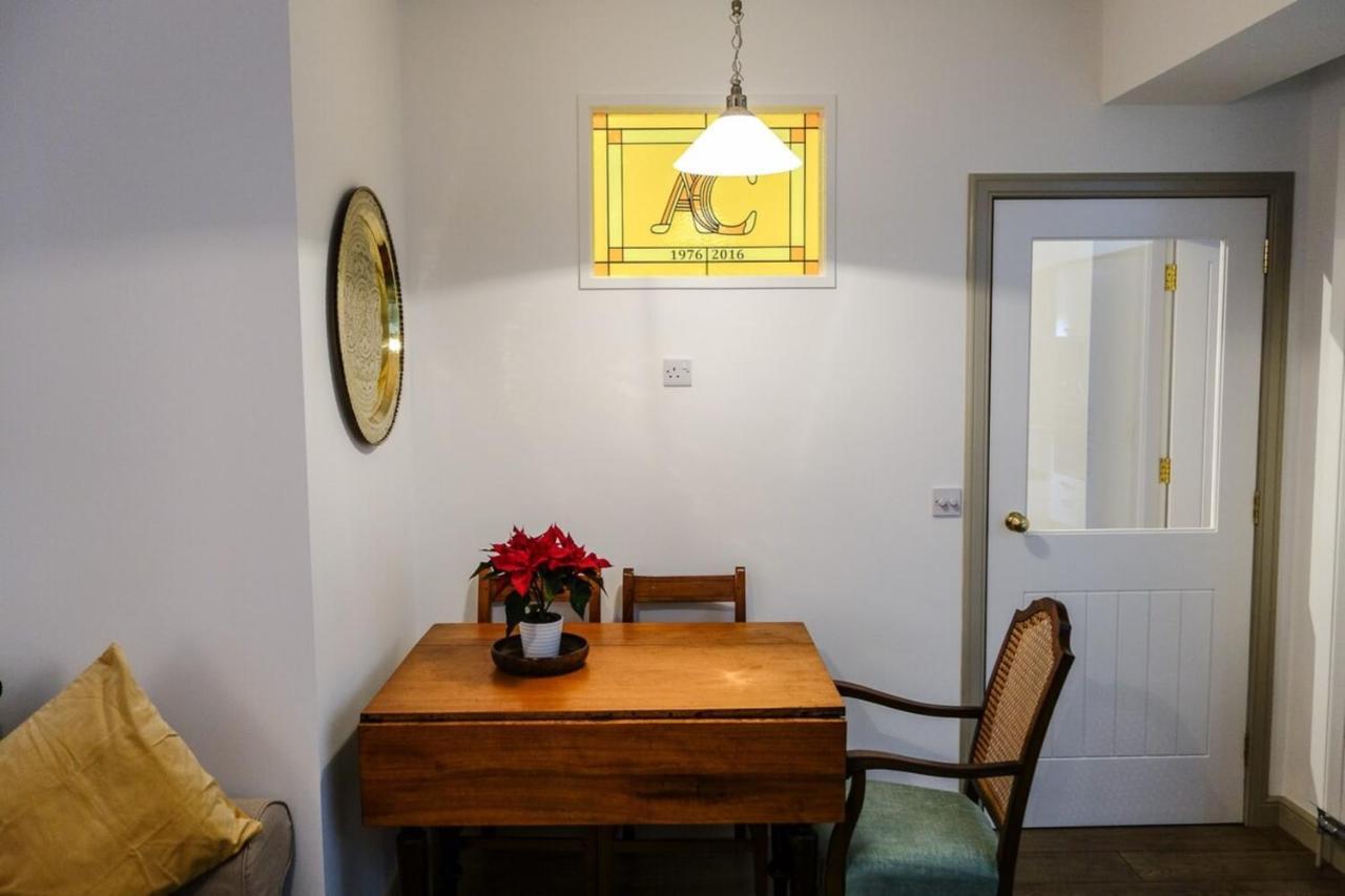 Quiet Ground Floor Mews Flat And Parking Apartment เอดินบะระ ภายนอก รูปภาพ