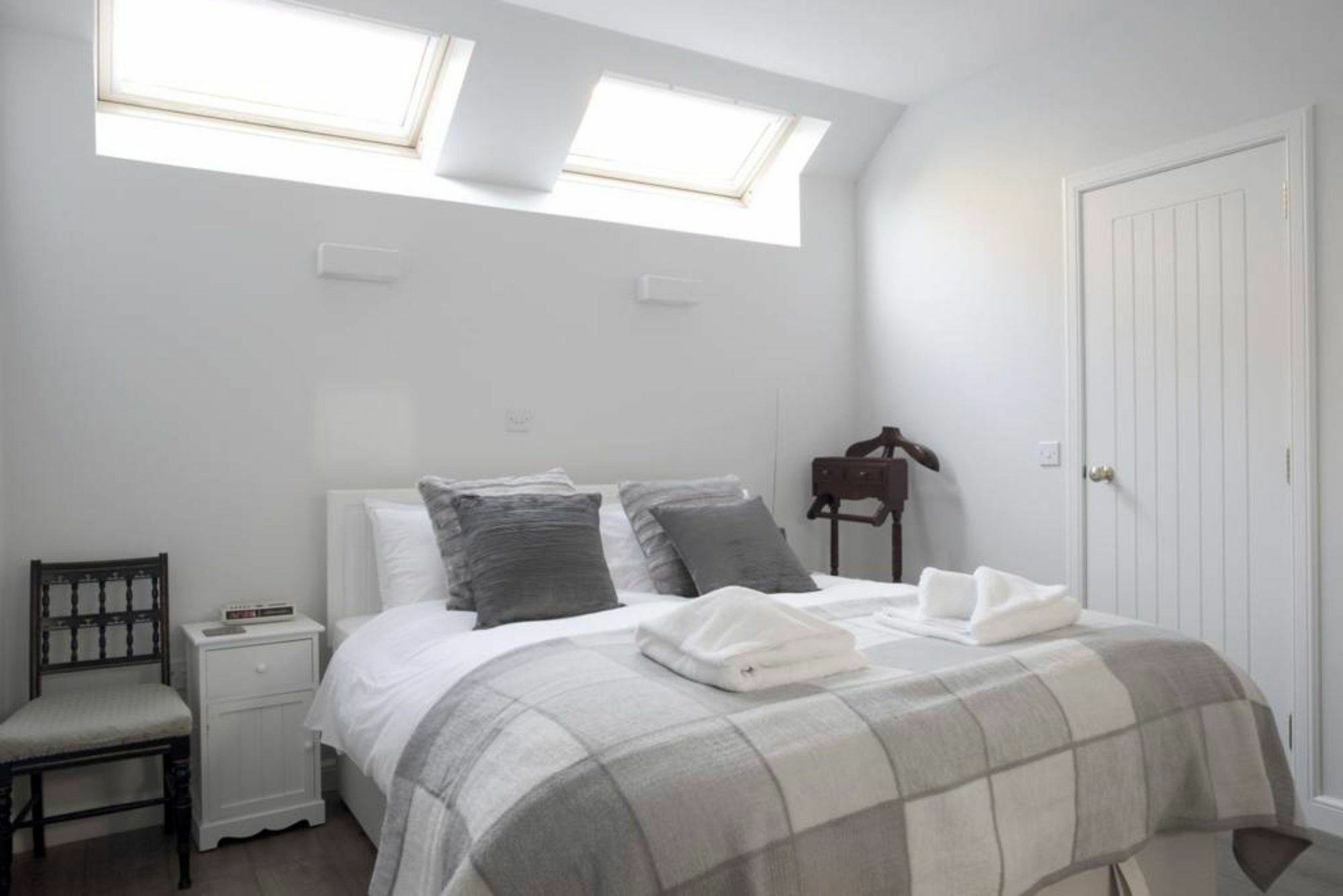 Quiet Ground Floor Mews Flat And Parking Apartment เอดินบะระ ภายนอก รูปภาพ